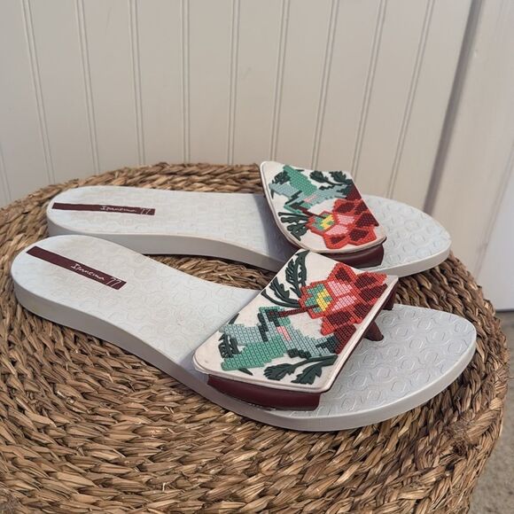 Ipanema Women's White and Green Flip Flops - Picture 3 of 6